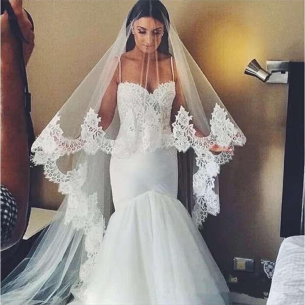 Elegant Off White Lace Veil With Blusher